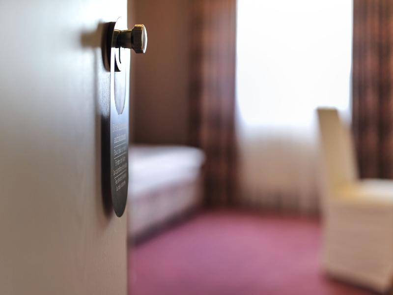 Airport Hotel By The New Yorker Кёльн Экстерьер фото