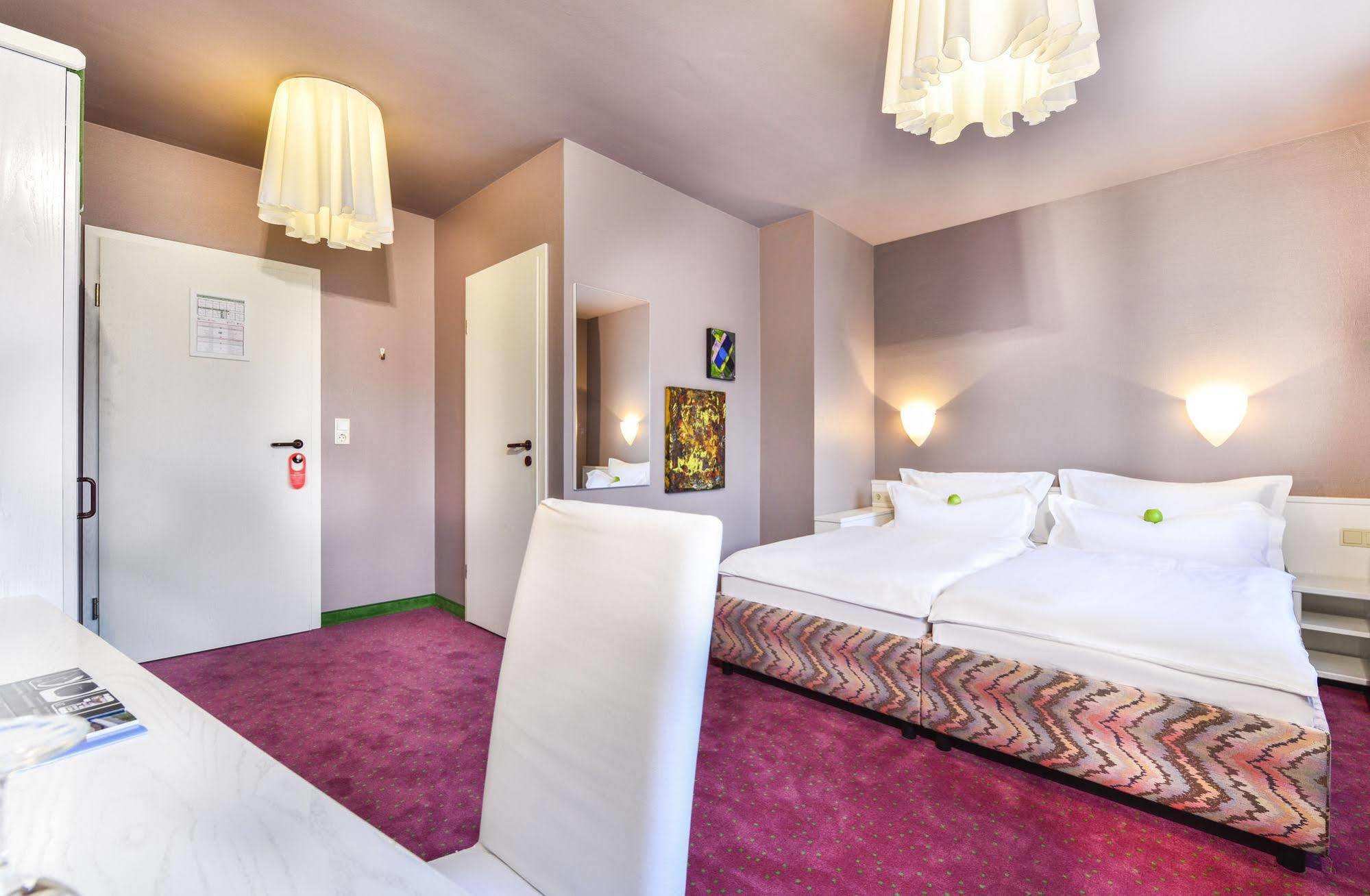 Airport Hotel By The New Yorker Кёльн Экстерьер фото