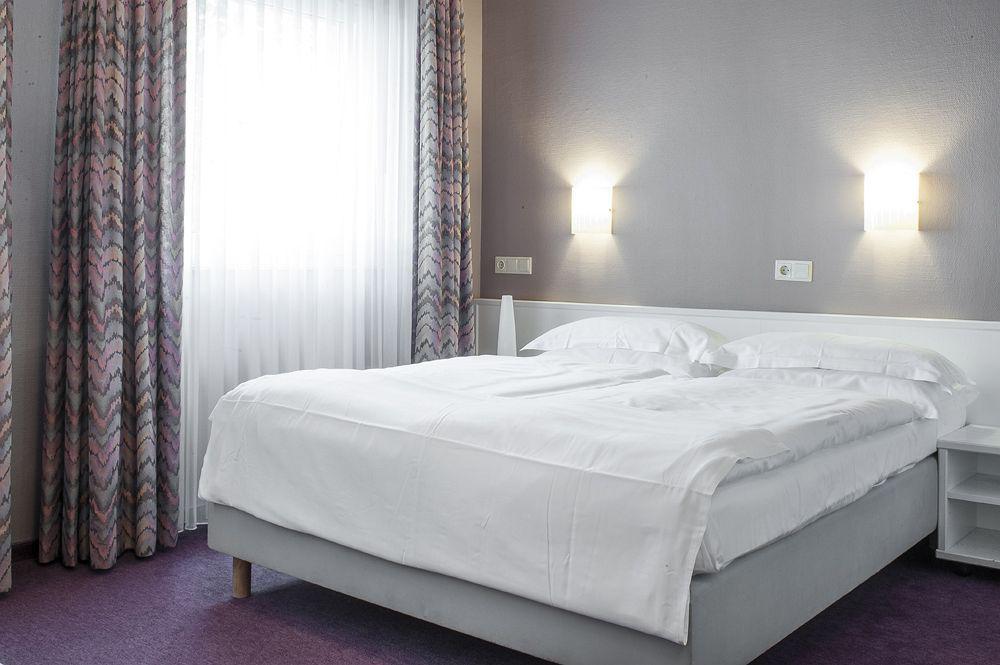 Airport Hotel By The New Yorker Кёльн Экстерьер фото